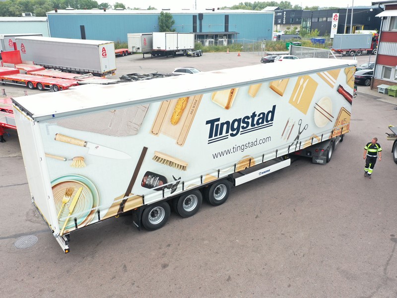 Gardintrailer med motivkapell sida ovan