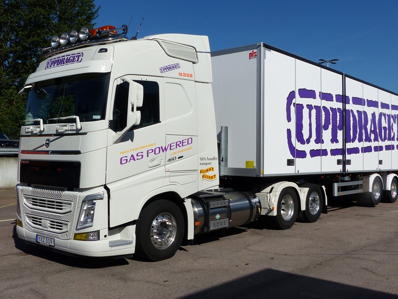 Special citytrailer med öppningsbar sida kopplat till gasbil